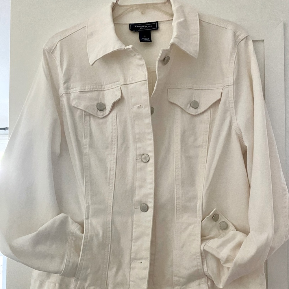 Cute white denim jacket.